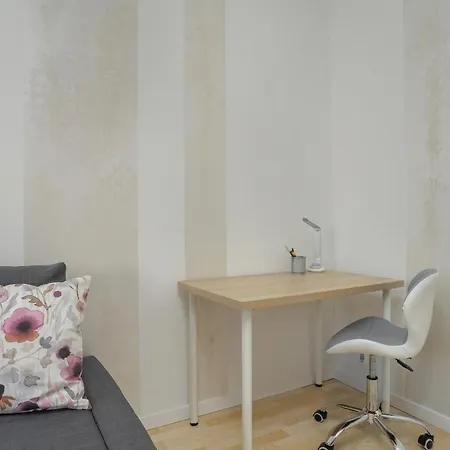 Modern Close To The Centre Of By Renters Poznan