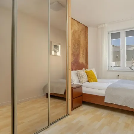 Apartamento Modern Close To The Centre Of By Renters